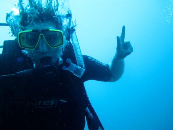 A hoboshutterbug always wears a yellow mask. Always.